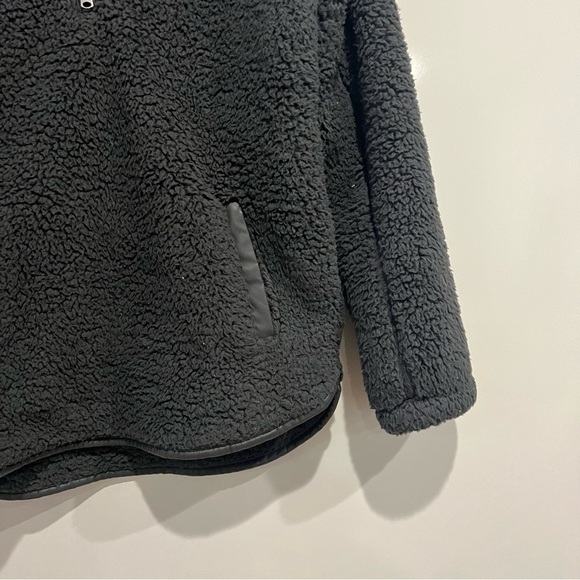 Abercrombie & Fitch Sherpa Half Zip Leather Trim Sweatshirt - Picture 8 of 11